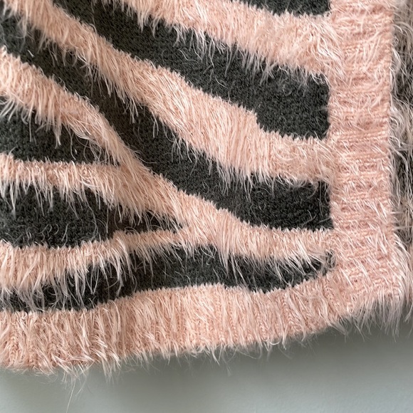 Fuzzy sweater by Charlie Paige - Picture 3 of 5